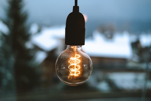 Streamlining User Experience: The Magic of a Smart Navbar in React